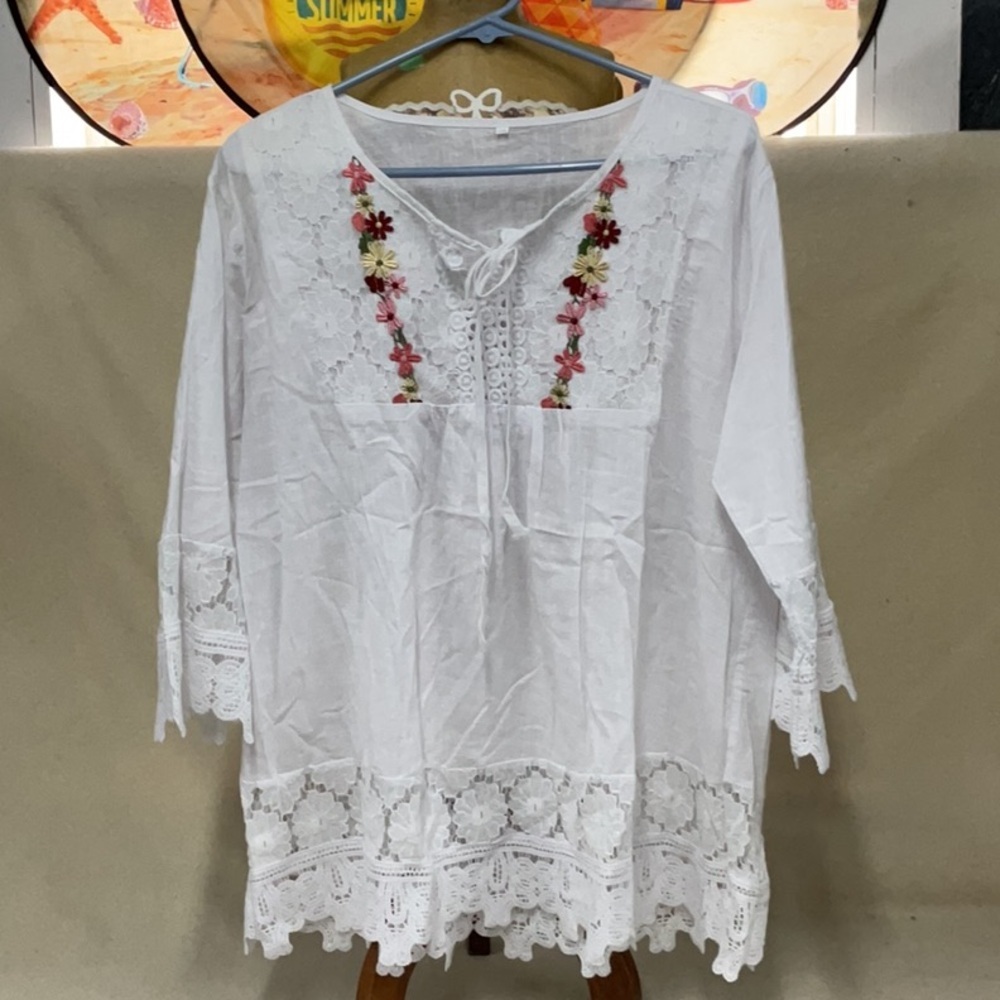 EUC woman’s 3/4 sleeve shirt with tie in the front
